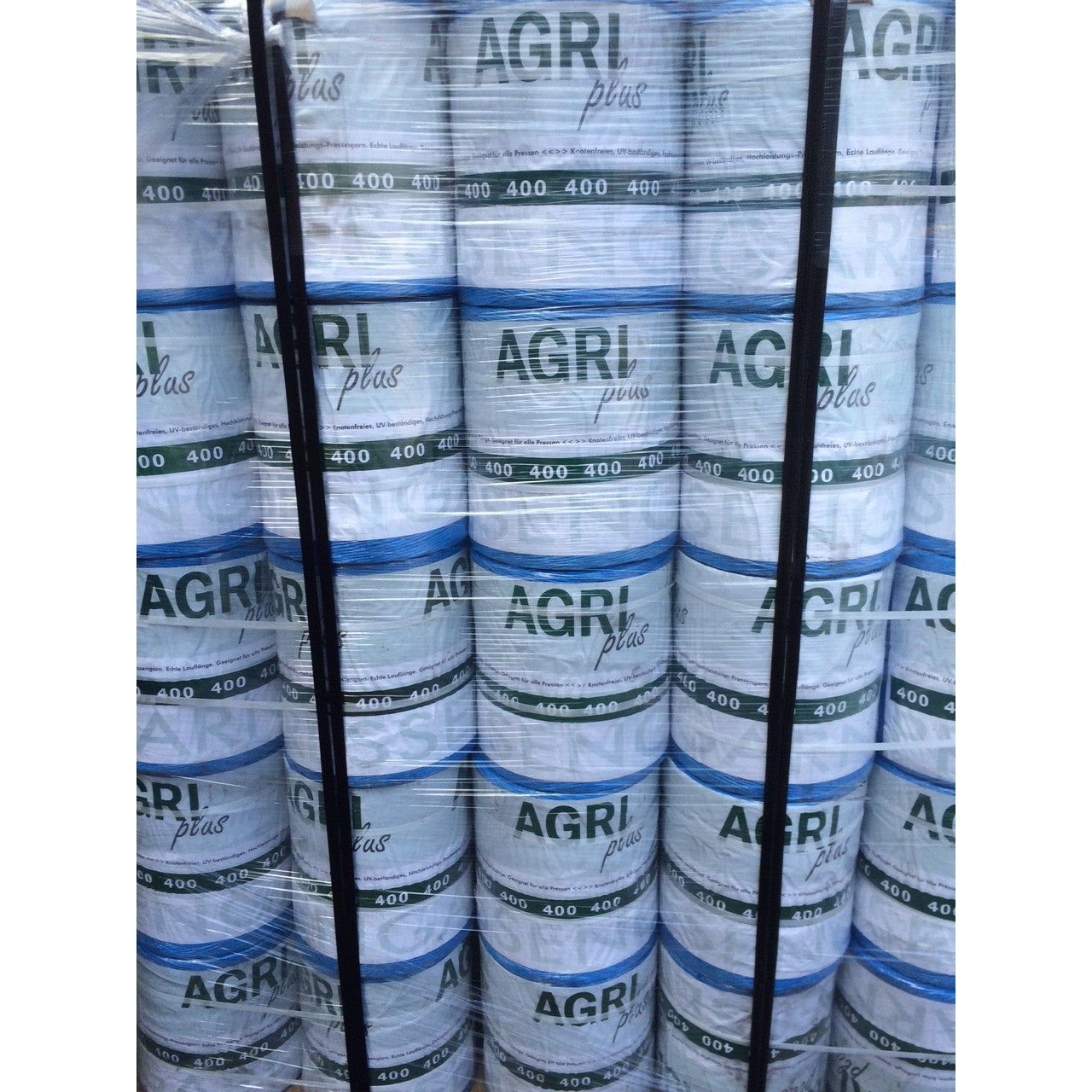 12 x 5 = 60 kg Pressengarn das sind ca. 24000 m Bindegarn - Schnur - Kordel